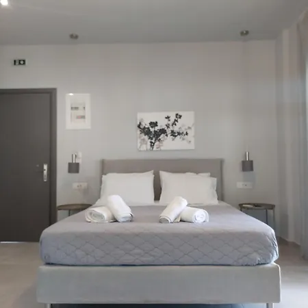 Hotel Mary's & *